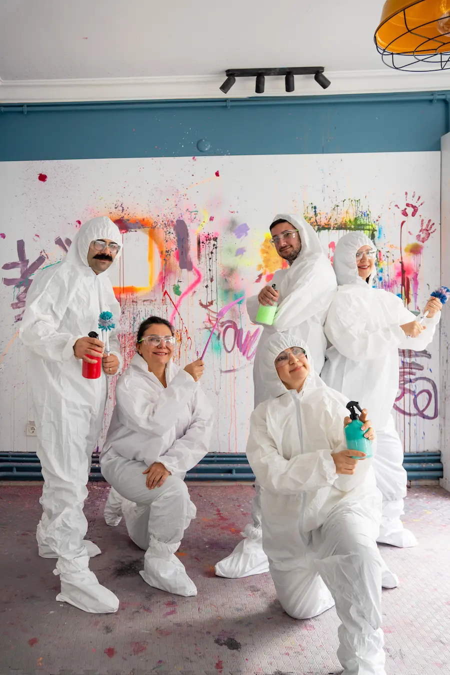 Action Painting atölyesinde katılımcılar
